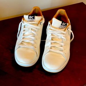 Roam Model. Medium Width. Good Condition.